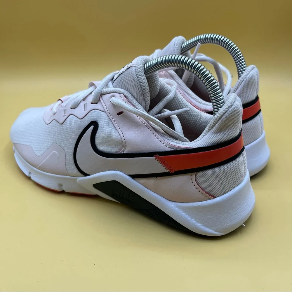 Nike‎ Legend Essential 2 Light Soft Pink